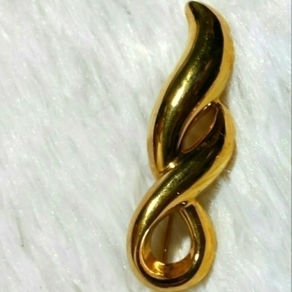 Vintage Monet Looped Ribbon Twist Bar Brooch